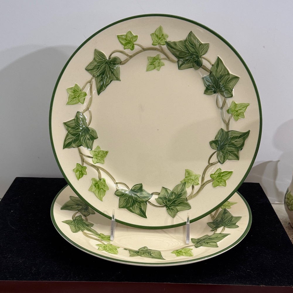 2 -1950s Vintage Franciscan American Green Ivy 10.5“ Dinner Plates